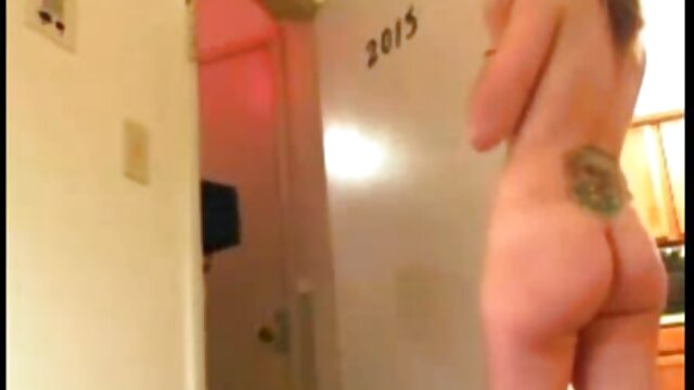 彼は膣を洗い流している。 女性 用 無料 av 動画