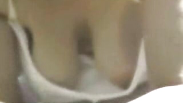 庭でジーナ-ガーソンを犯してる セックス 動画 女性 向け
