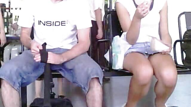 ハゲは簡単に二人の女性をねじ。 女性 専用 セックス 動画