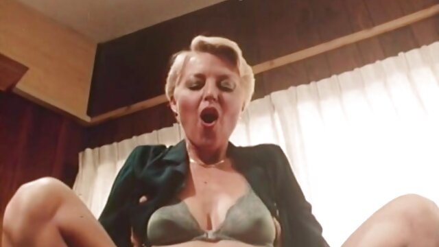 女の子の自慰行為に角質レズビアン。 女性 向け セックス 動画